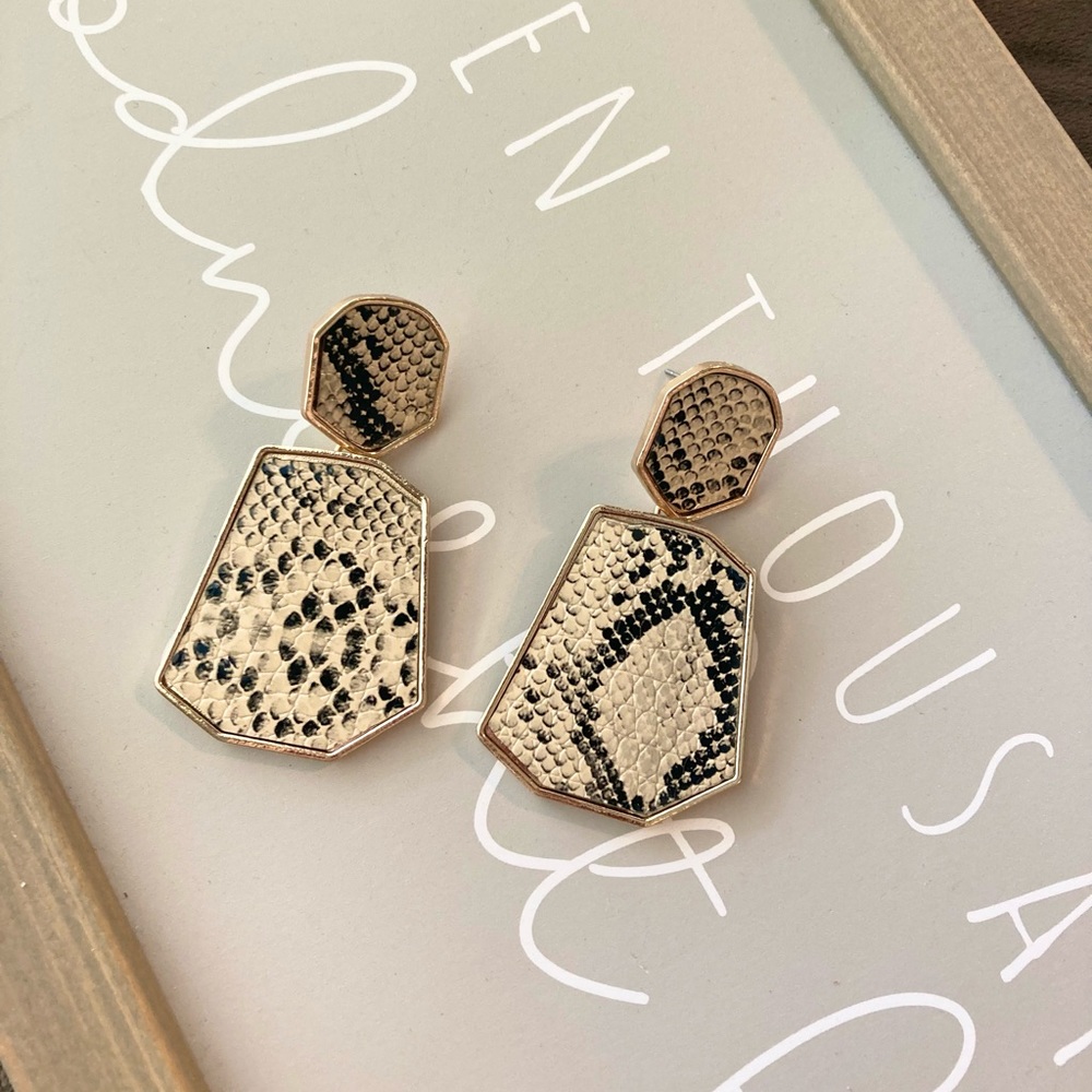 Snakeskin Leather Geometric Gold Earring - Picture 3 of 8